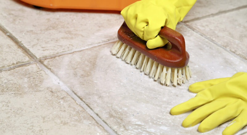 cara membersihkan lantai semen